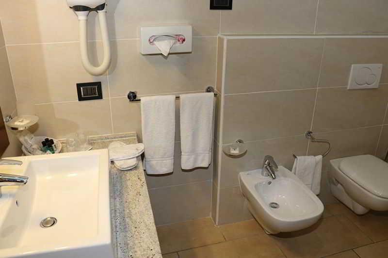 Uggiate Hotel Cascina Canova מראה חיצוני תמונה